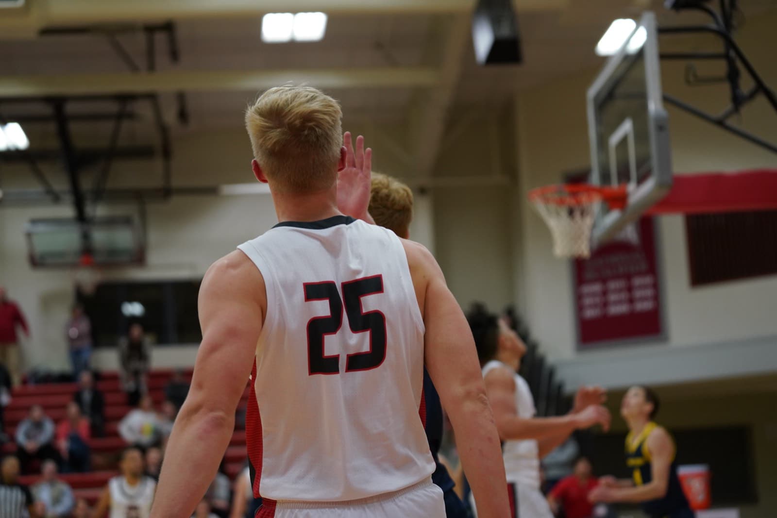 Nolan Mader on the baseline during an Indiana Wesleyan game