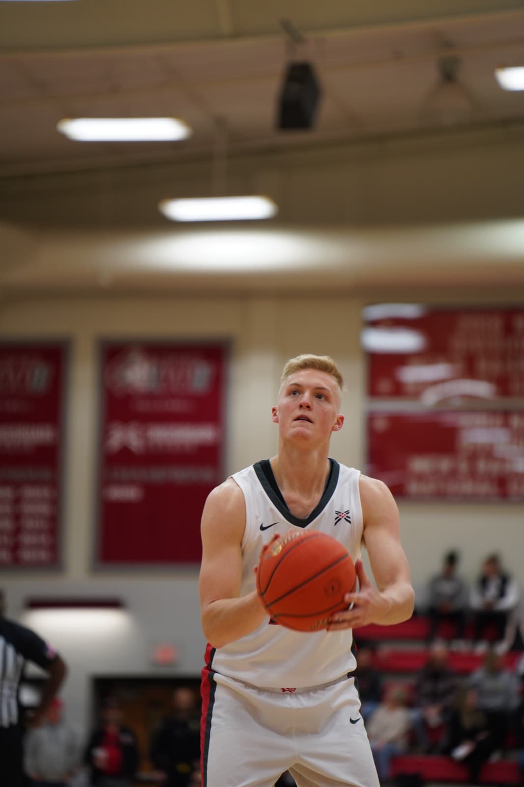 Nolan Mader at the free-throw line during an Indiana Wesleyan game